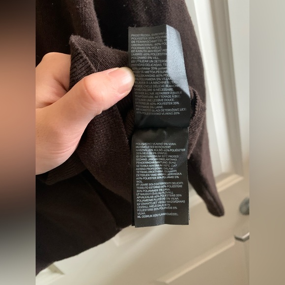 ❌❌SOLD❌❌H&M Brown V-neck Knit Sweater size XS - Picture 4 of 6